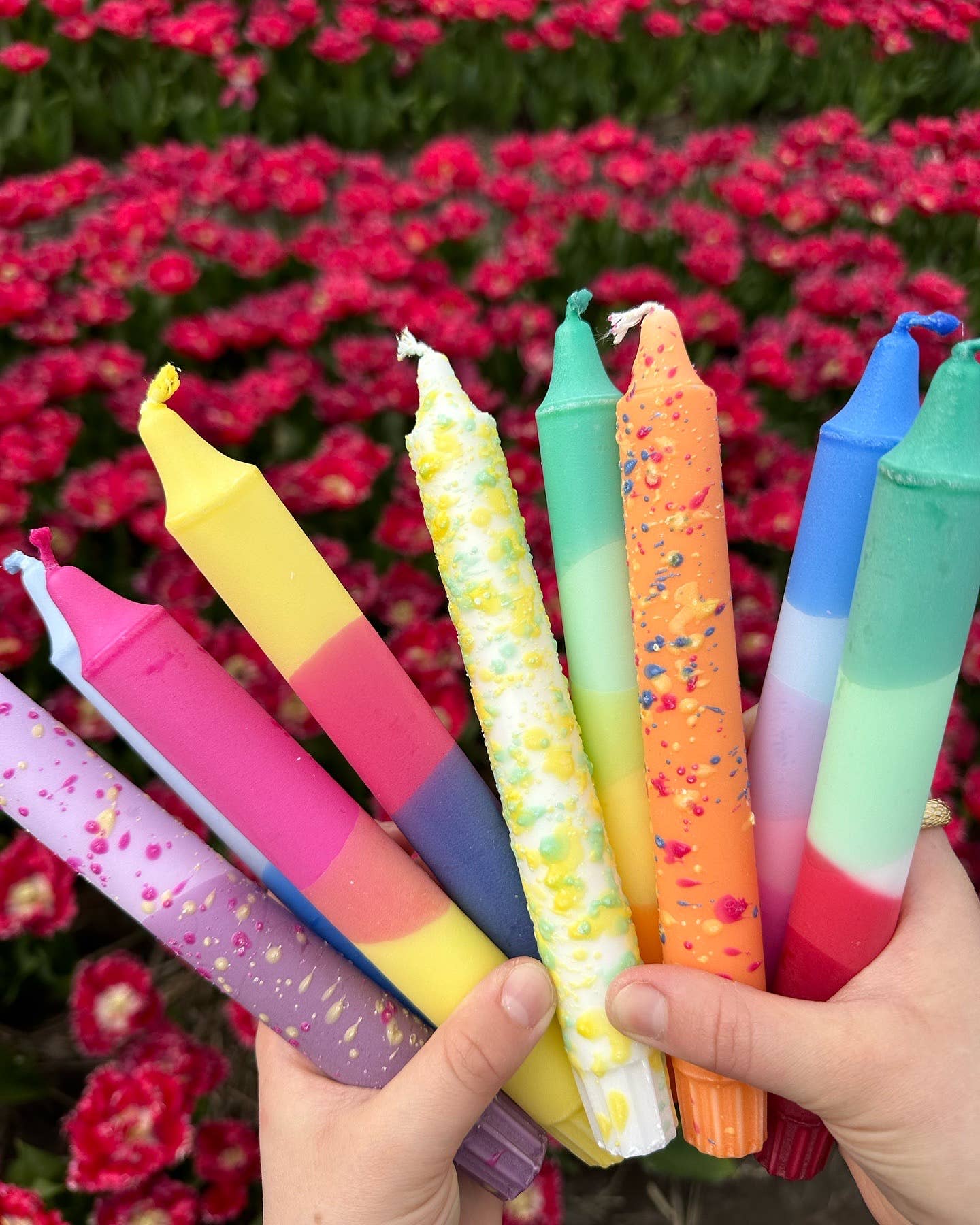 Tafelkerzen Sommerfarben – Pink, Rot und Gelb mit Konfetti