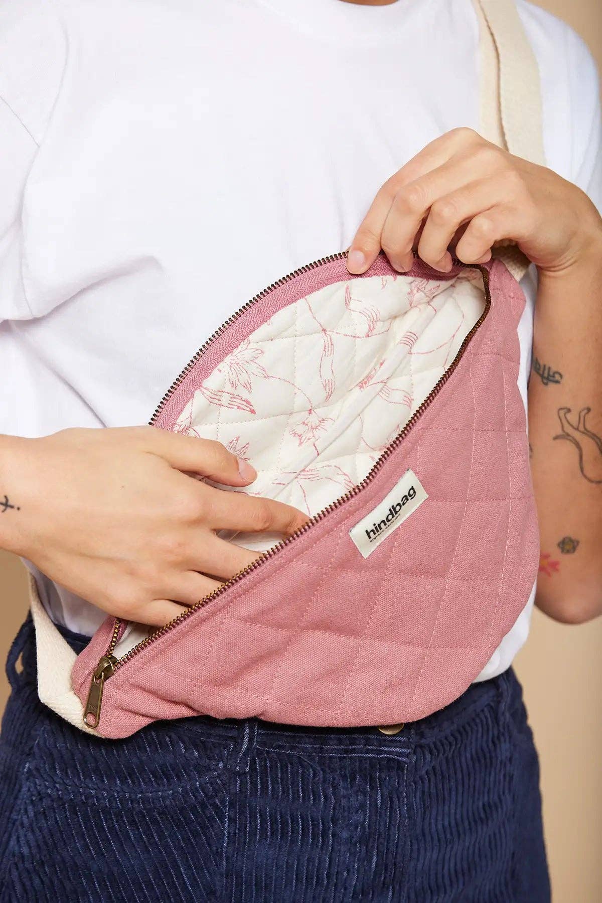 Hindbag Olivia gesteppte Bauchtasche in Blush