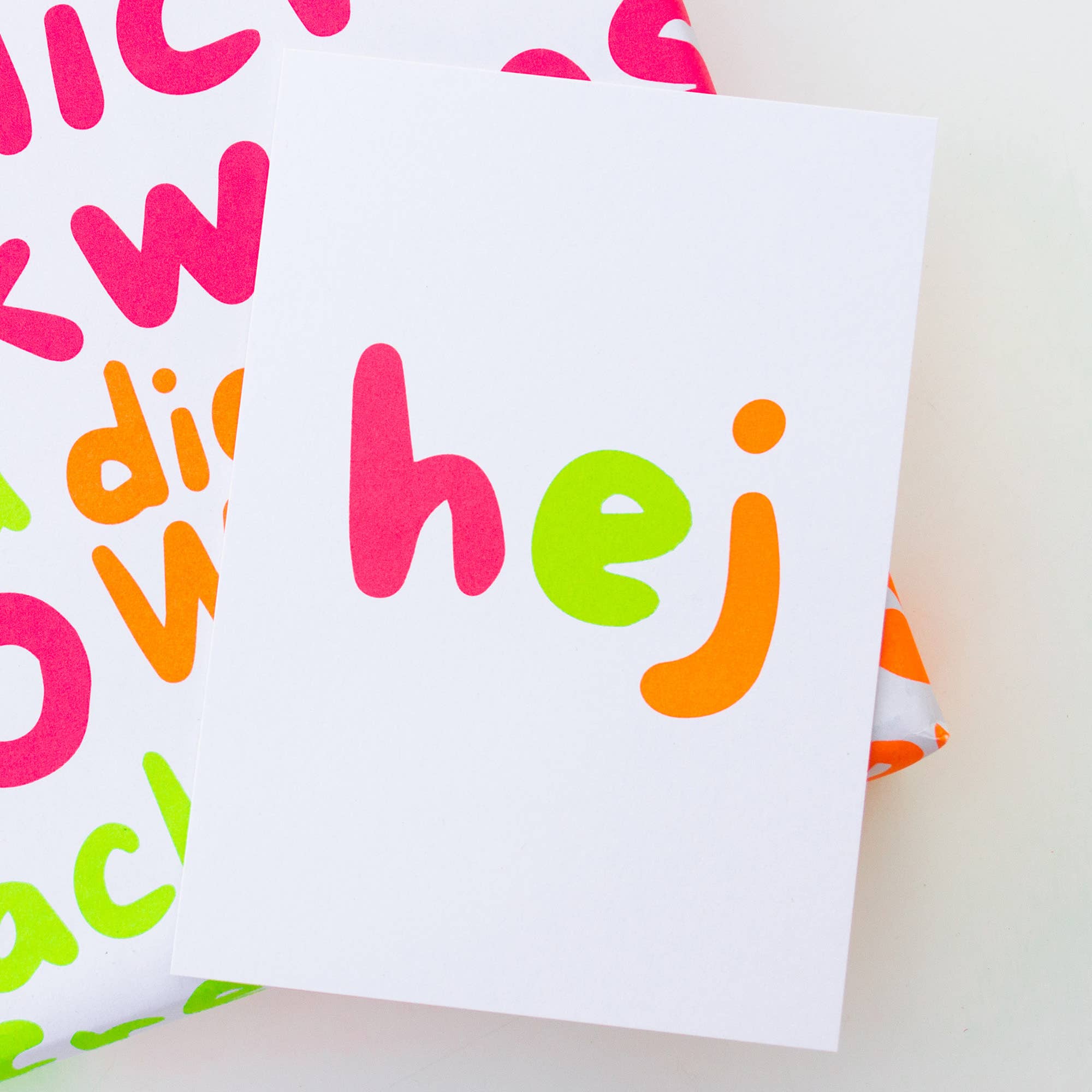 Neon Postkarte „hej“ aus Recyclingpapier