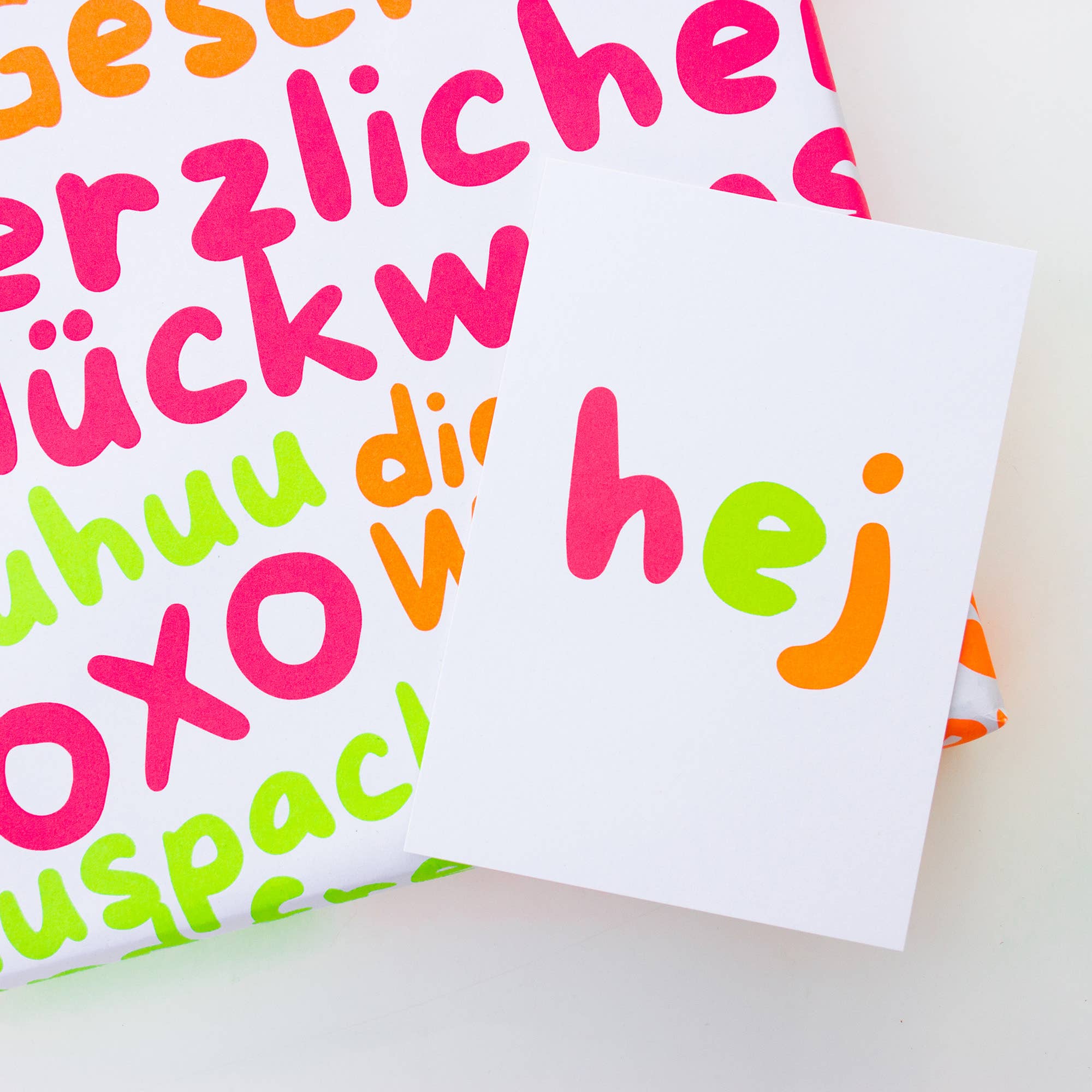 Neon Postkarte „hej“ aus Recyclingpapier
