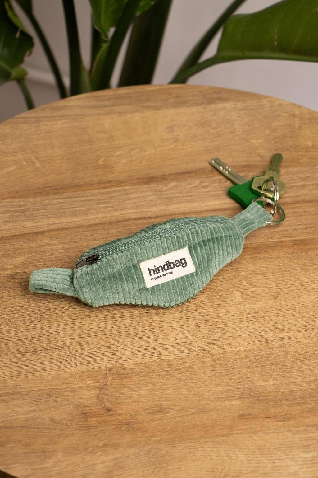 Hindbag Bananen-Schlüsselanhänger Côme Samt Wassergrün
