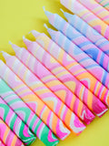 Sommerliche Marmor-Neon-Kerzen-Mischung