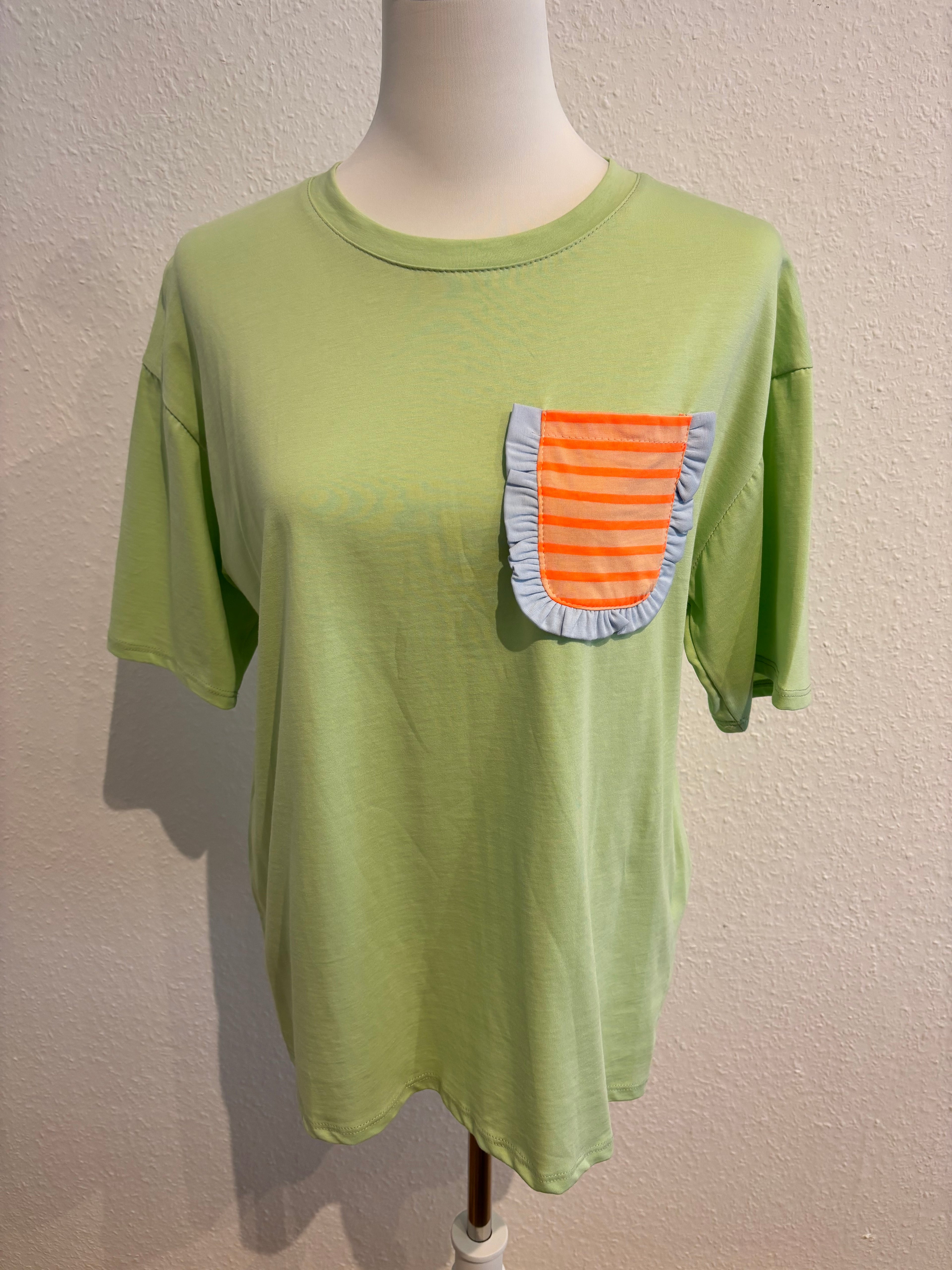 T-Shirt mit Streifen grün