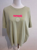 T-Shirt Namaste salbei neon pink