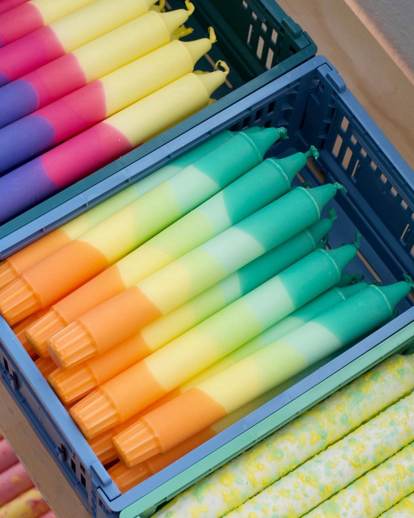 Tischkerzen 20 cm – Sommerliche Stimmung in Passionfruchtfarben